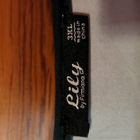 Woman's Plus Lily by Firmiana Teal/Black Floral Flutter Sleeve Tunic. Size 3XL - Picture 3 of 4